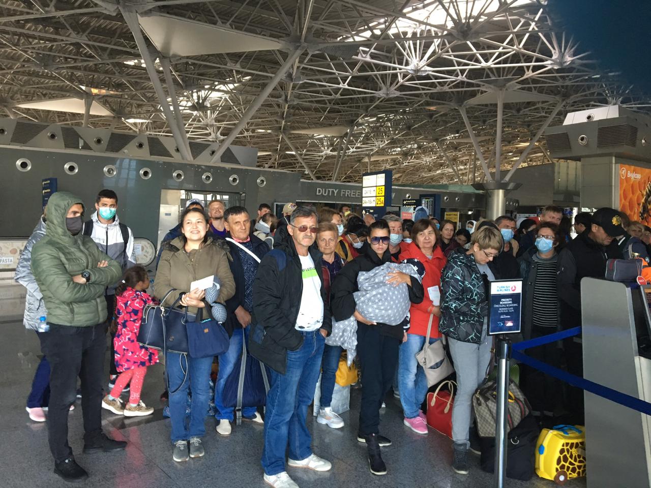 Еще 109 казахстанцев транзитом через Москву летят домой