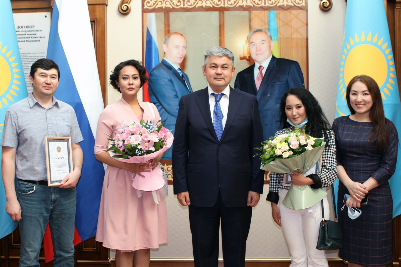 Посол РК в РФ Ермек Кошербаев поздравил казахстанских журналистов с профессиональным праздником