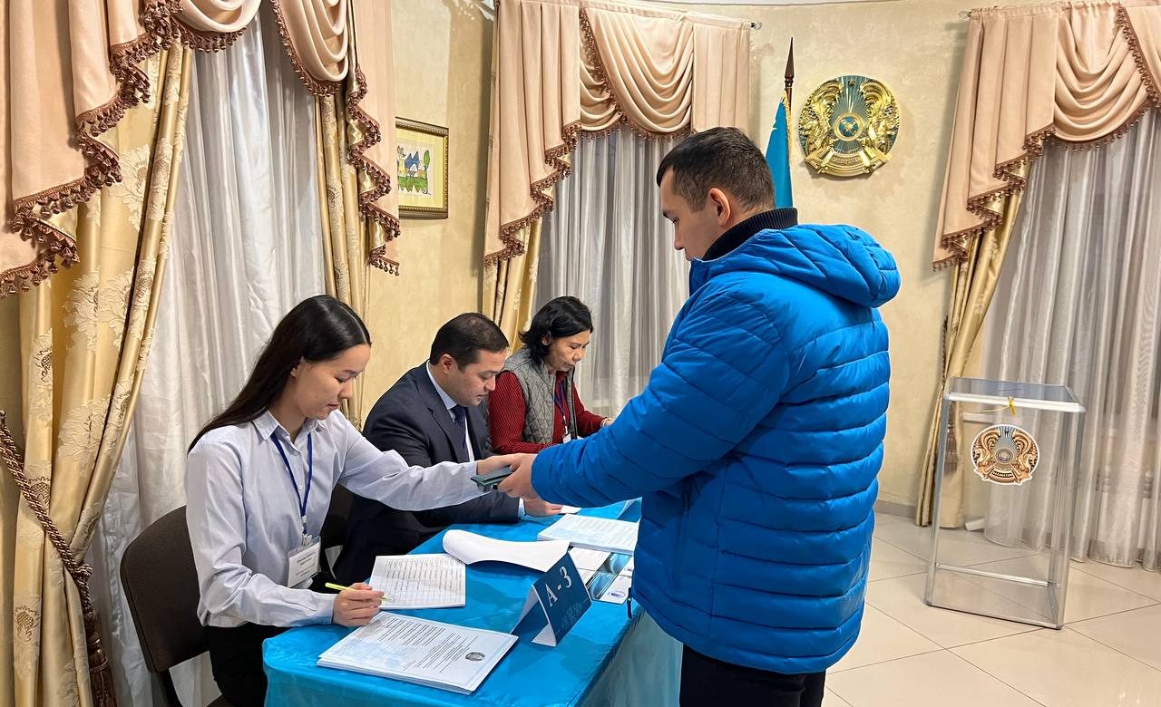 Казахстанцы в Казани голосуют на выборах Президента РК