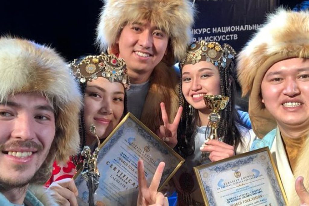 Казахстанский ансамбль «ХасСақ» стал лучшим на музыкальном фестивале World folk vision