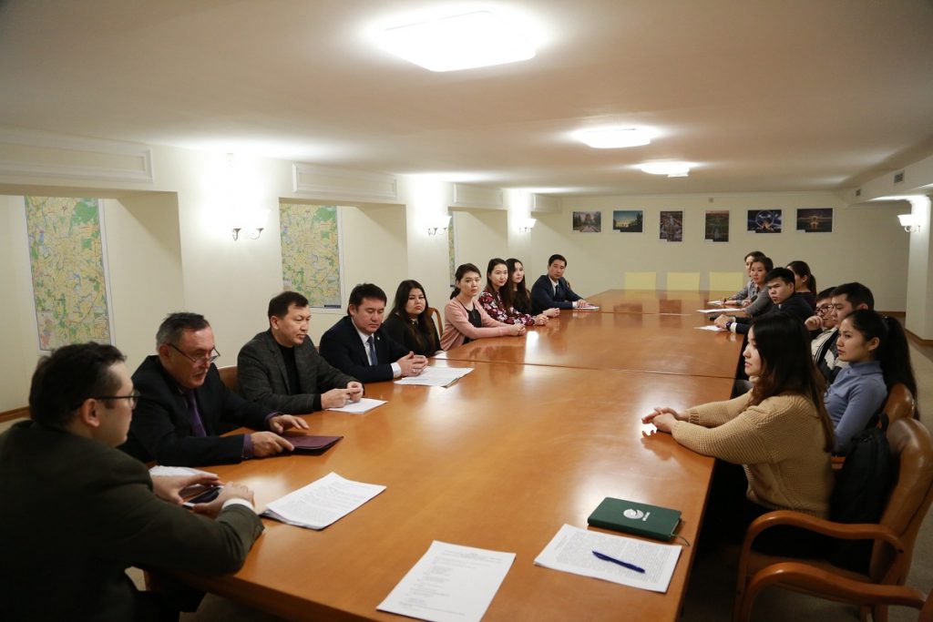 Казахстанские студенты московских ВУЗов обсудили статью Главы государства “Семь граней Великой степи”