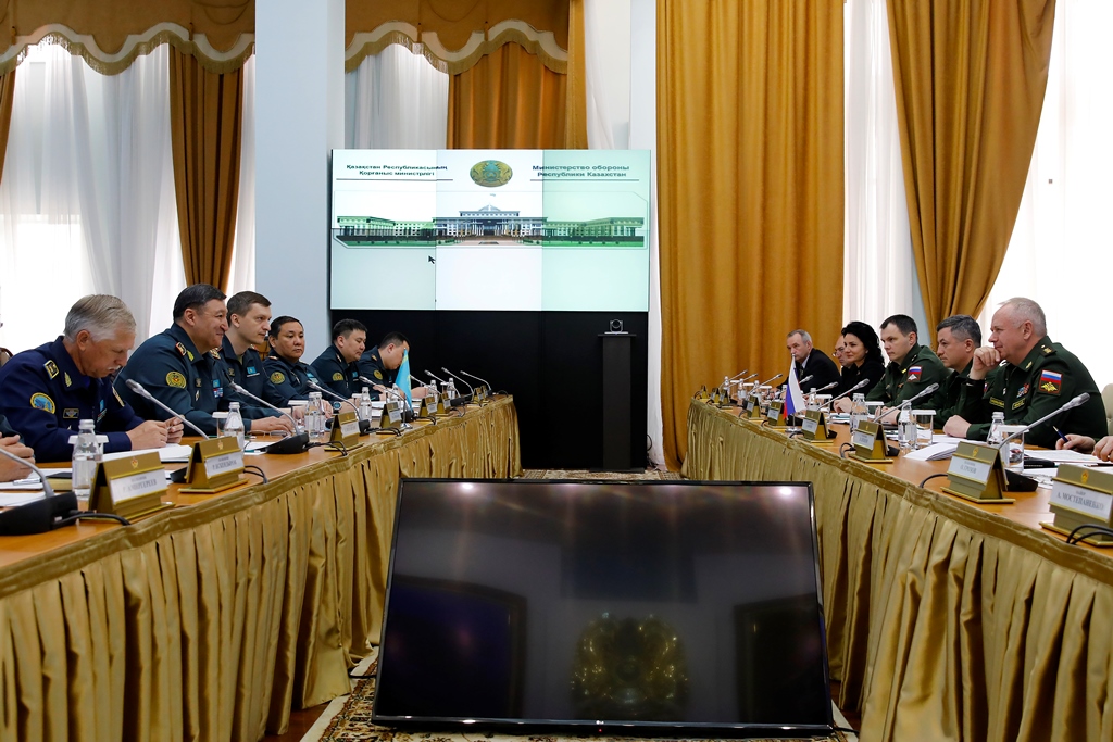 Казахстан и Россия обсудили вопросы двустороннего военного сотрудничества