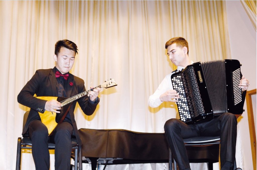 Казахстанско-российский музыкальный дуэт покоряет публику