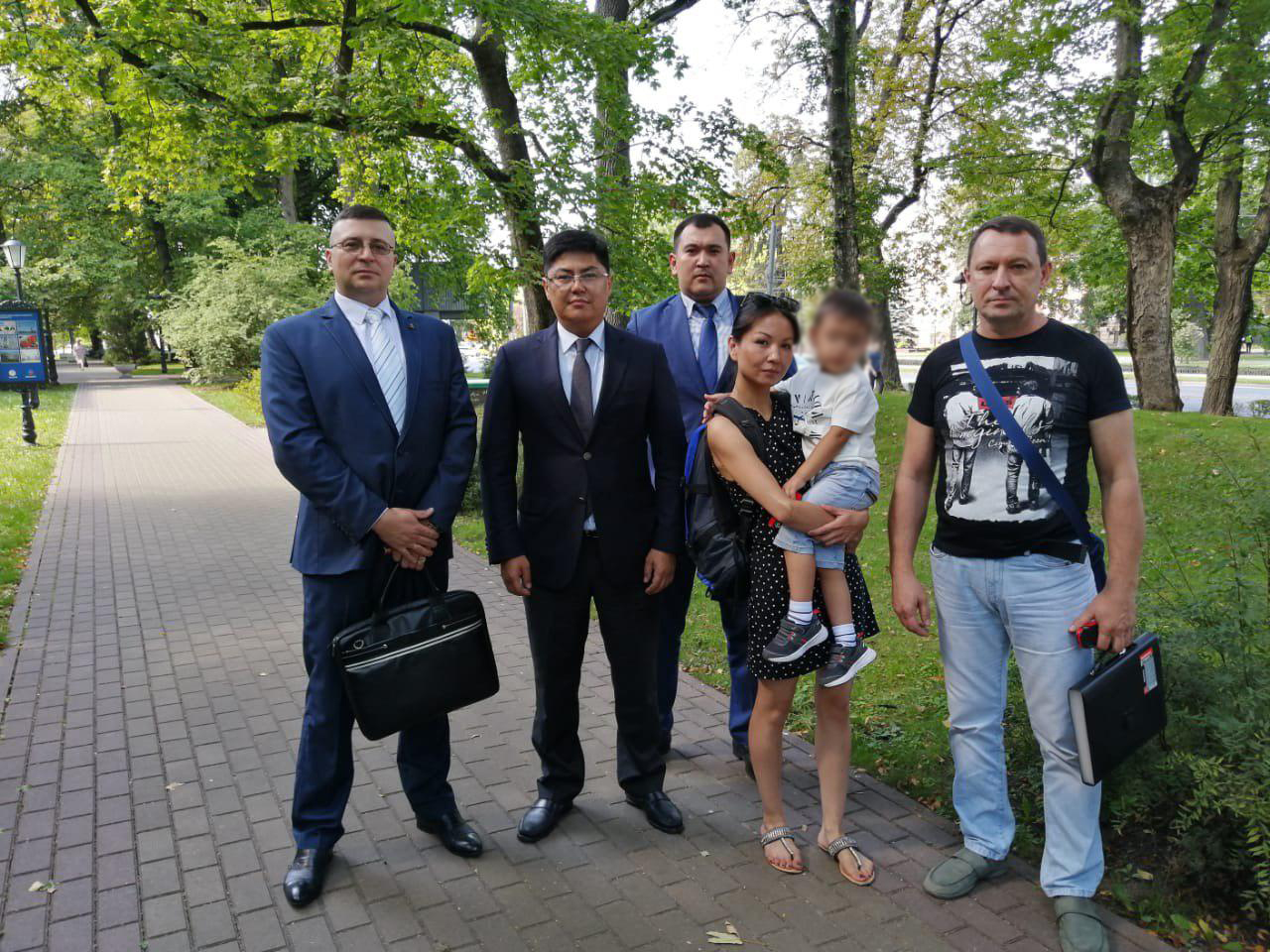 Гражданке Казахстана вернули сына