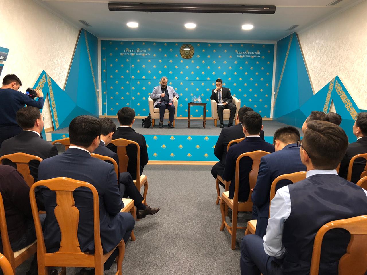 Казахстанские дипломаты встретились с российским политологом А. Ю. Дубновым