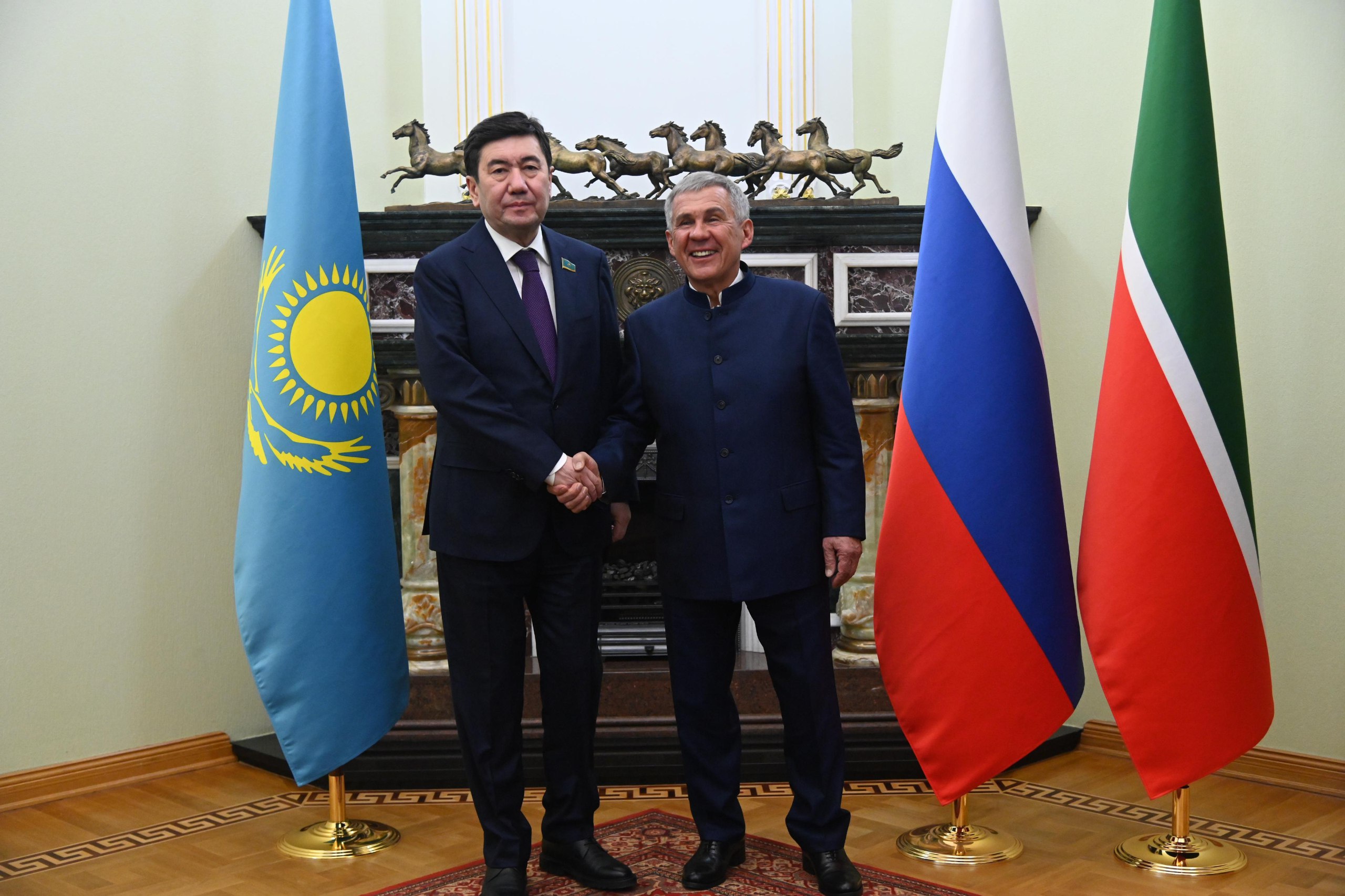 Спикер Мажилиса обсудил перспективы сотрудничества с руководством Татарстана